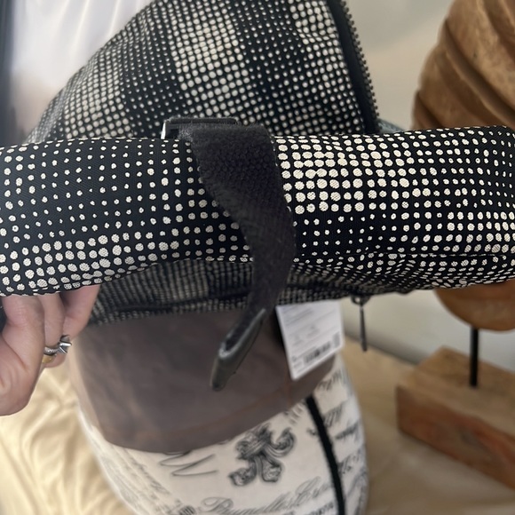 Kipling sling black and white abstract bag - Picture 8 of 10